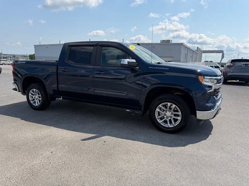 Used 2023 Chevrolet Silverado 1500 LT AWD/4WD image 2