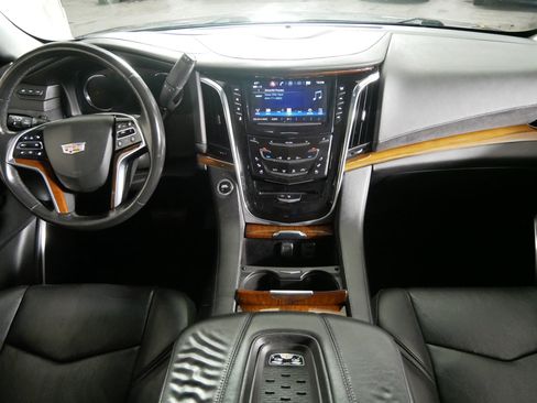 Used 2017 Cadillac Escalade ESV Luxury AWD/4WD image 10