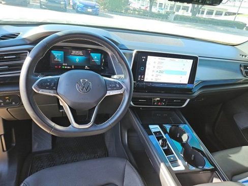 Used 2024 Volkswagen Atlas Cross Sport SE image 17