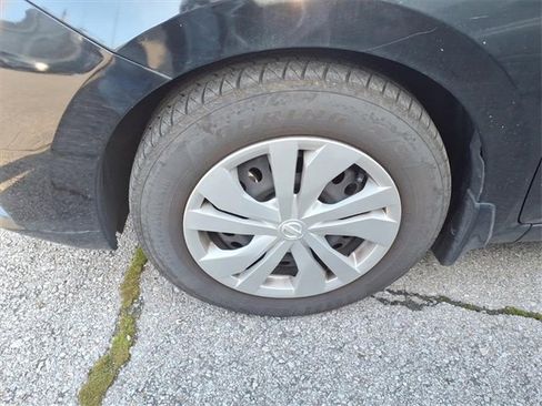 Certified 2022 Nissan Versa S image 6