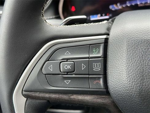 Certified 2023 Jeep Grand Cherokee Limited w/ Black Appearance Package image 30