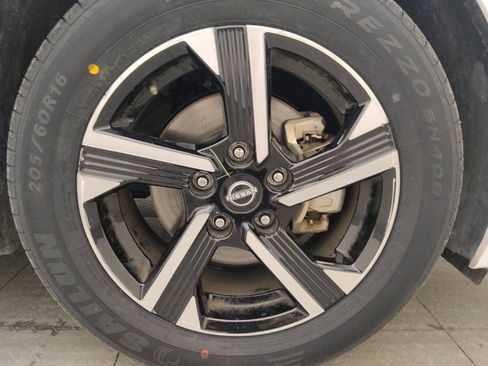 Used 2025 Nissan Sentra SV FWD image 31