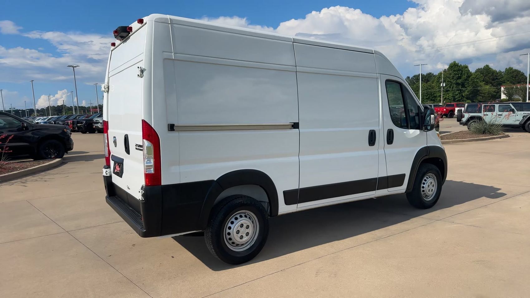 Used 2025 RAM ProMaster 2500 w/ Convenience Group FWD image 9