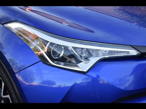Used 2018 Toyota C-HR XLE image 42