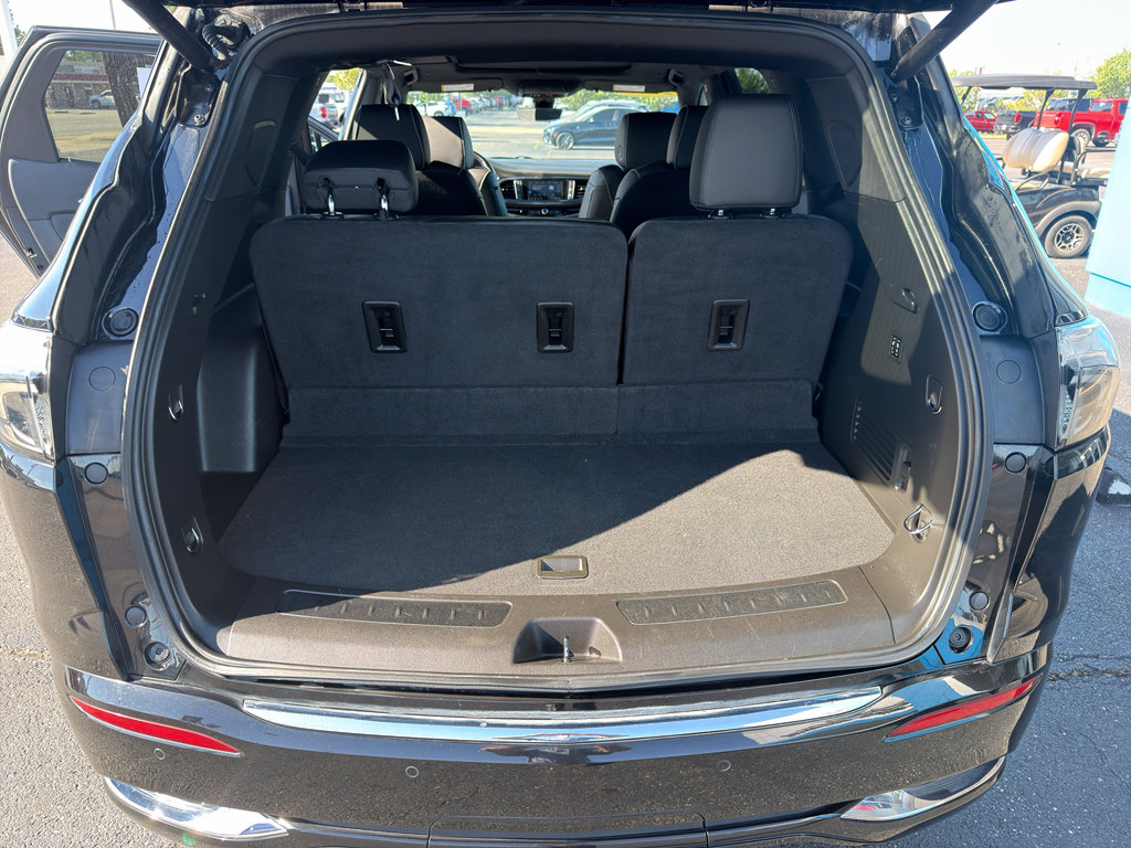 Used 2023 Buick Enclave Avenir w/ Avenir Technology Package AWD/4WD image 12