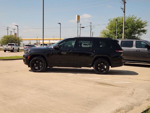 Used 2023 Jeep Grand Cherokee L Limited w/ Black Appearance Package image 3