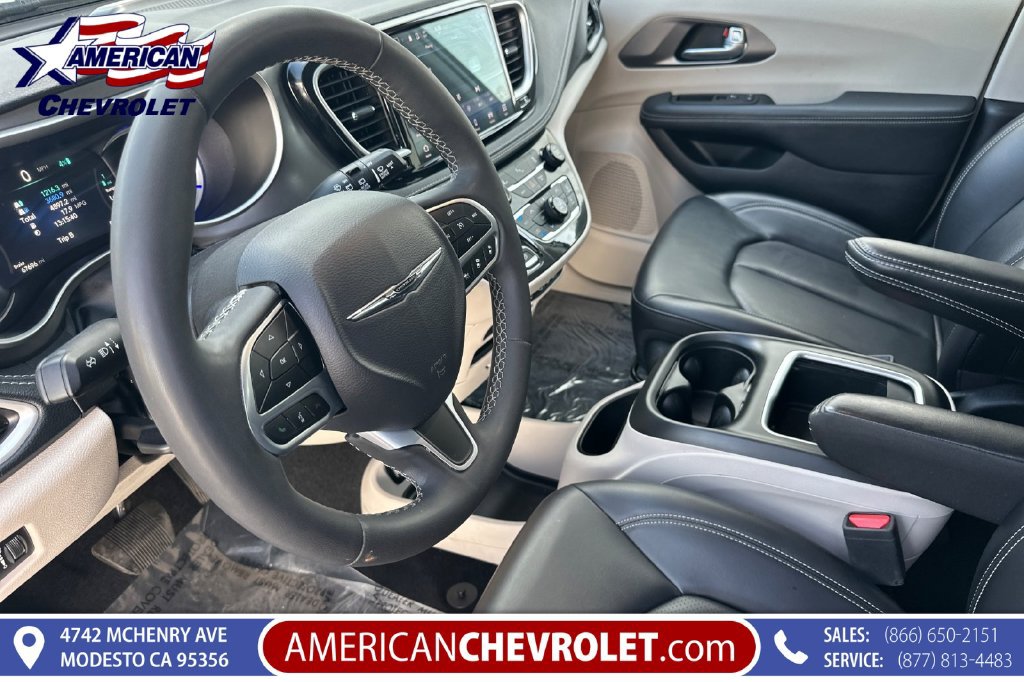 Used 2023 Chrysler Pacifica Touring-L FWD image 10