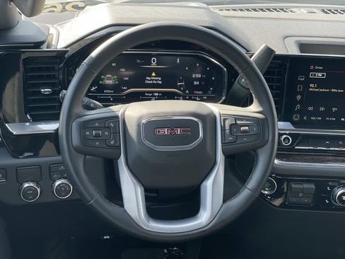 Used 2025 GMC Sierra 1500 Elevation image 10