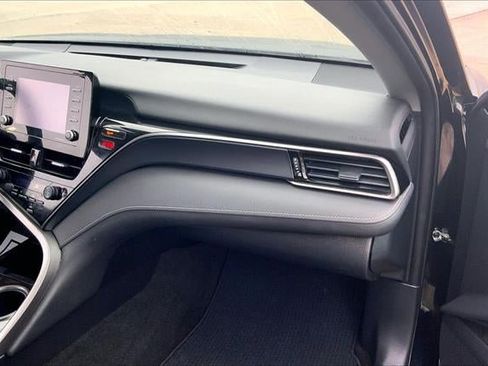 Used 2024 Toyota Camry SE image 16
