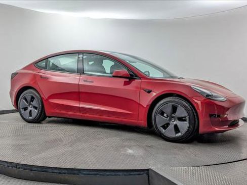 Used 2022 Tesla Model 3 Standard Range image 9