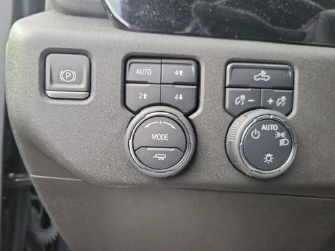 Used 2024 Chevrolet Silverado 1500 LT w/ Z71 Off-Road Package image 8