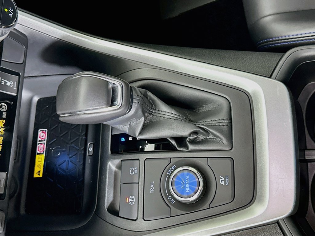 Used 2025 Toyota RAV4 XSE w/ Advanced Technology Package AWD/4WD image 17