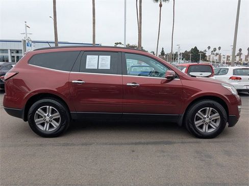 Used 2017 Chevrolet Traverse LT image 5