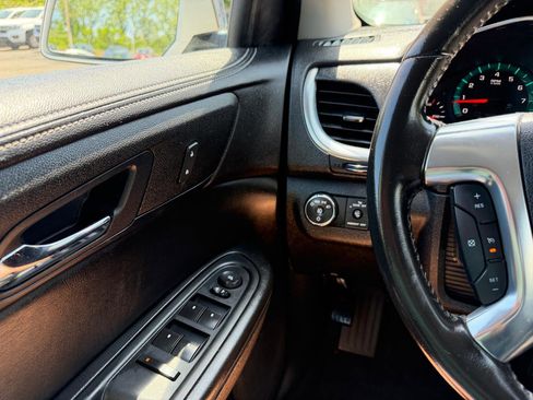 Used 2017 Chevrolet Traverse LT FWD image 21