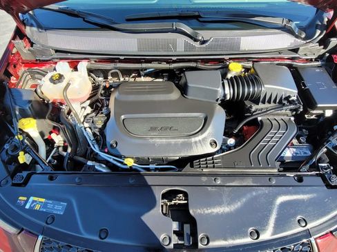 Used 2023 Chrysler Pacifica Touring-L FWD image 17
