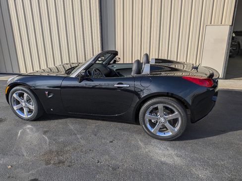 Used 2007 Pontiac Solstice Convertible w/ Premium Package RWD image 4
