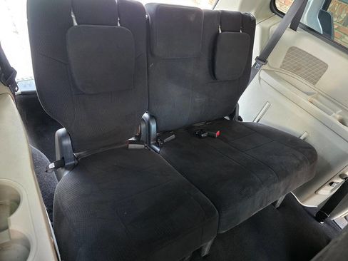 Used 2011 Chrysler Town & Country Touring image 12