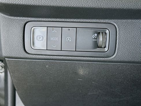 Used 2024 Chevrolet Traverse LT FWD image 17