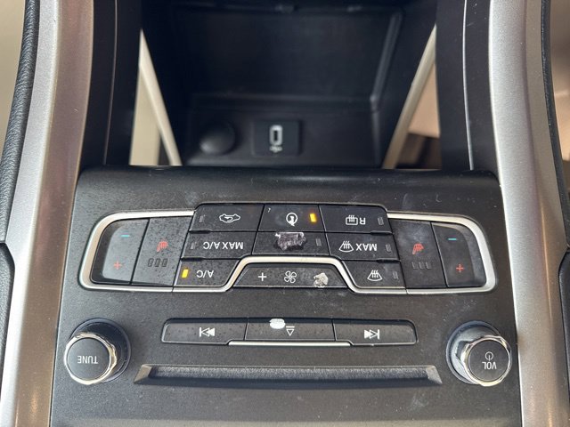 Used 2017 Ford Fusion SE w/ Fusion SE Technology Package FWD image 26