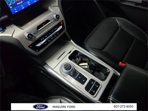 Used 2022 Ford Explorer XLT w/ Equipment Group 202A image 31