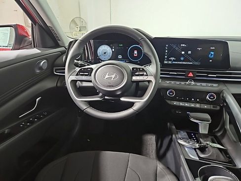 Used 2025 Hyundai Elantra SEL image 15