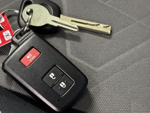 Used 2020 Toyota Tacoma TRD Off-Road image 30