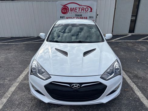 Used 2016 Hyundai Genesis Coupe 3.8 image 9