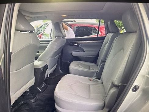 Used 2021 Toyota Highlander Platinum image 8