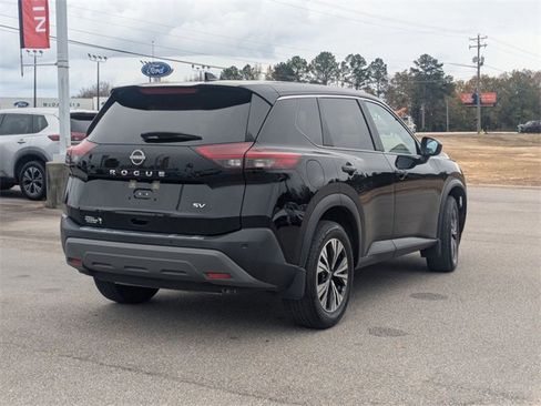 Used 2023 Nissan Rogue SV image 3
