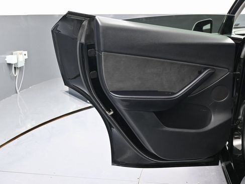 Used 2022 Tesla Model Y Performance image 42