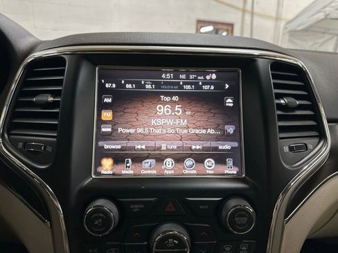 Used 2017 Jeep Grand Cherokee Limited image 18