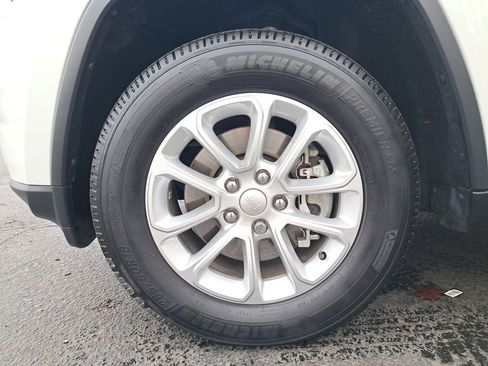 Used 2022 Jeep Grand Cherokee Laredo E w/ Security & Convenience Group image 10