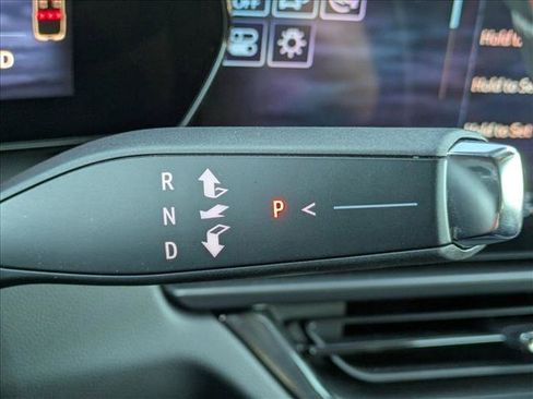 Used 2025 Chevrolet Equinox EV RS w/ Convenience Package II image 12