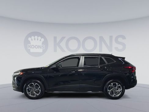 Used 2024 Chevrolet Trax LT FWD image 7