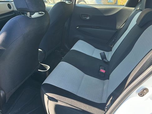 Used 2012 Toyota Yaris LE FWD image 8
