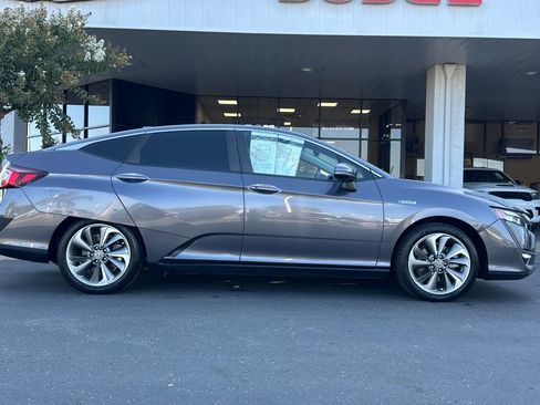 Used 2019 Honda Clarity Plug-In Hybrid image 3