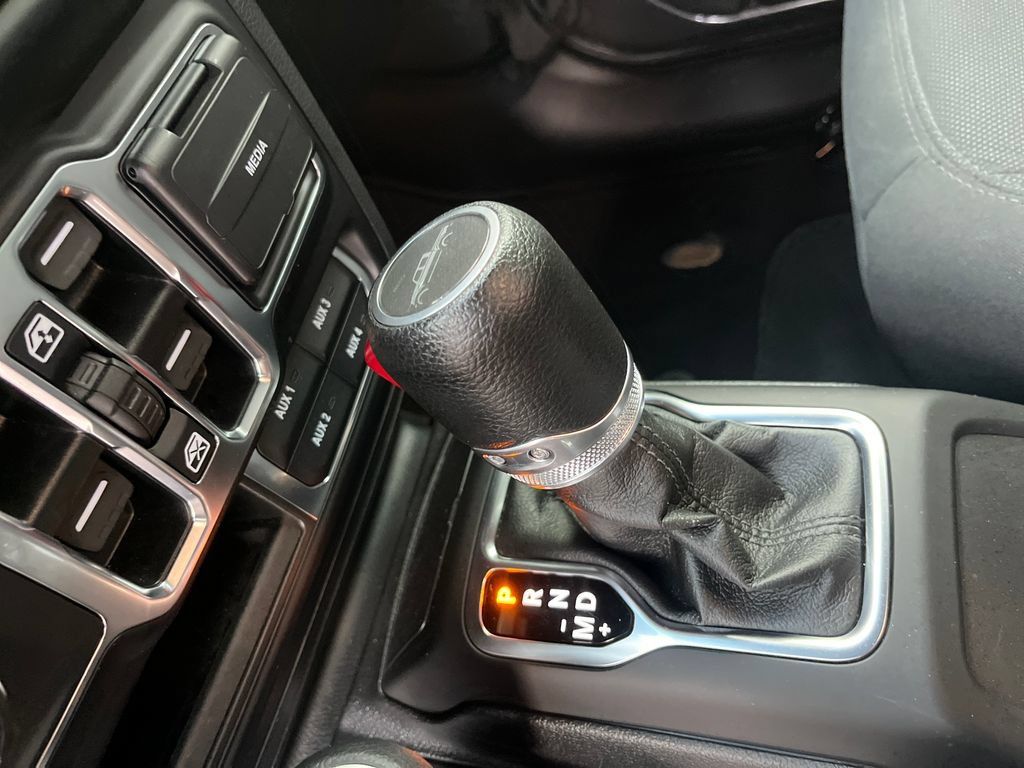 Used 2022 Jeep Gladiator Sport AWD/4WD image 27