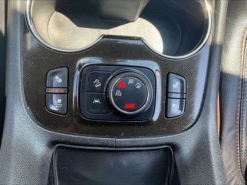 Used 2021 GMC Acadia AT4 w/ Technology Package AWD/4WD image 16