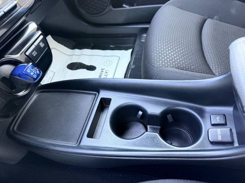 Used 2022 Toyota Prius LE AWD/4WD image 38
