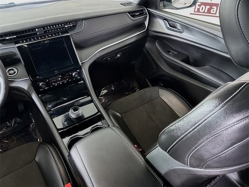 Used 2023 Jeep Grand Cherokee Altitude image 25