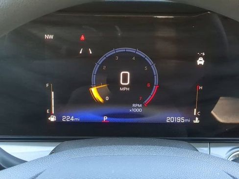 Used 2025 Chevrolet Trax LT image 25