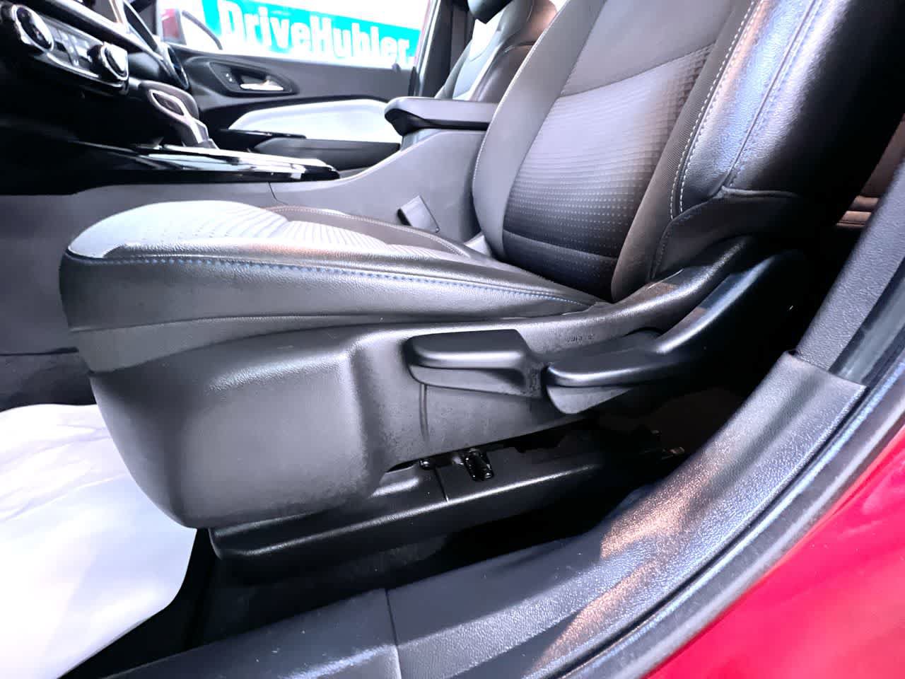 Used 2025 Chevrolet Trax LT FWD image 13