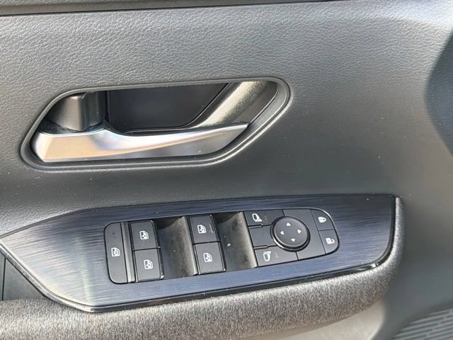 Used 2025 Nissan Kicks SV FWD image 21