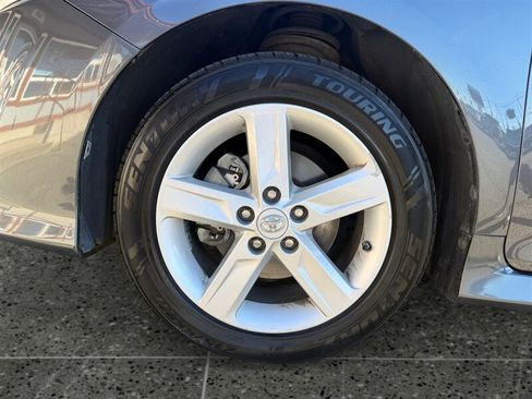 Used 2012 Toyota Camry SE w/ Leather Pkg FWD image 15