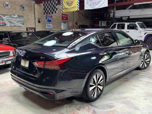 Used 2022 Nissan Altima 2.5 SV FWD image 2