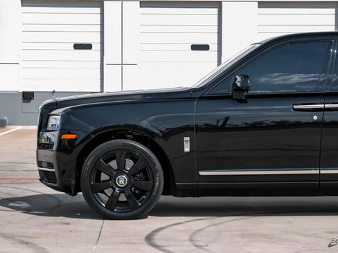 Used 2022 Rolls-Royce Cullinan image 6