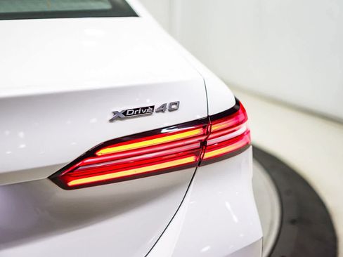 Used 2025 BMW i5 xDrive40 w/ Premium Package AWD/4WD image 9