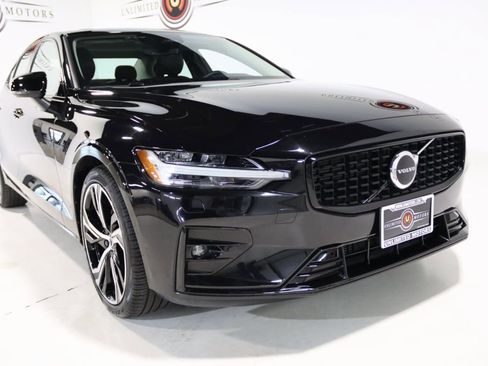 Used 2025 Volvo S60 B5 Core image 21