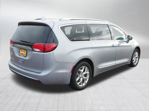 Used 2018 Chrysler Pacifica Limited FWD image 7
