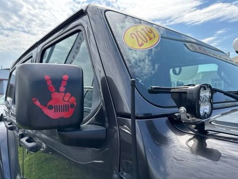Used 2019 Jeep Wrangler Unlimited Sahara w/ Quick Order Package 24M Moab AWD/4WD image 10